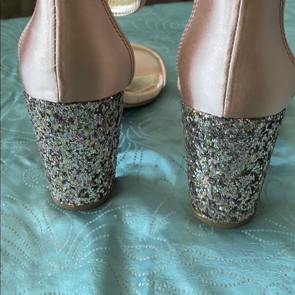 Satin pink sandals with block heels - Picture 2 of 3